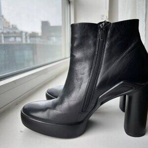 ECCO Shape Sculpted Motion 75 Platform Boot Black 8-8.5 US DD358
